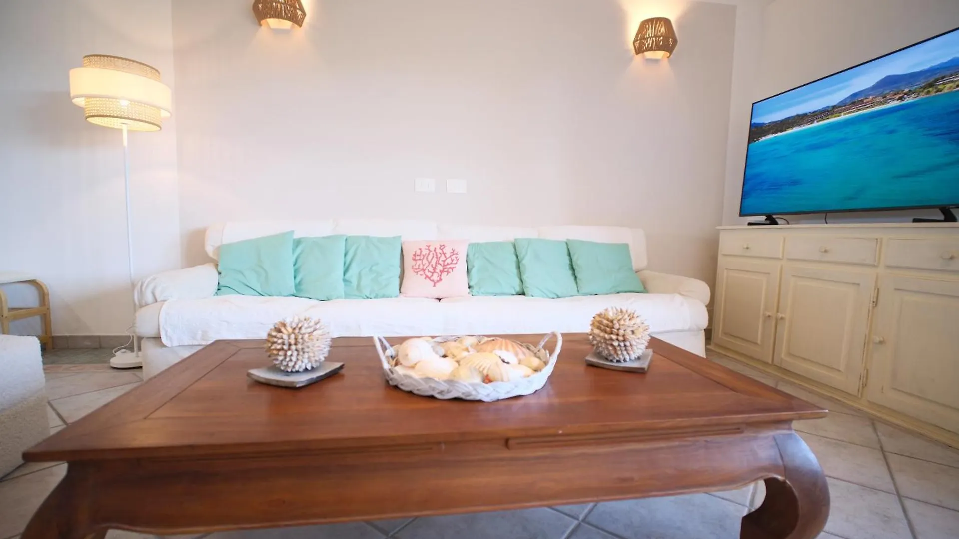 Porto Rotondo Home With Pool Access & Sea Views Lejlighed Porto Rotondo